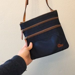 Dooney & Bourke crossbody purse💖🦆